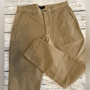 NWOT Banana Republic mens chinos. Khakis made of soft cotton. Never used 30x31